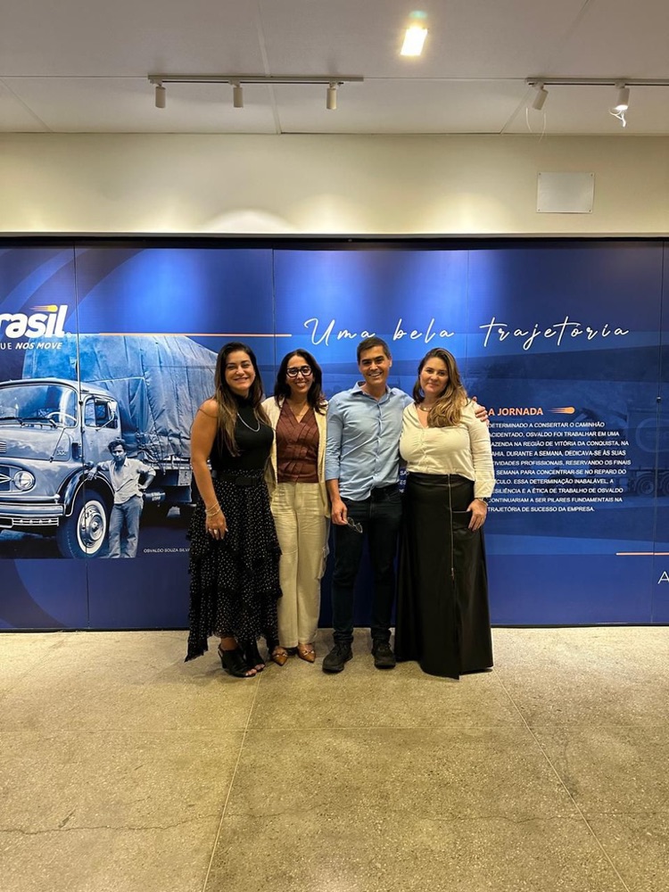 Equipe da CTE em cliente do transporte