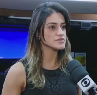 Dra. Roberta Santana em entrevista em estúdio